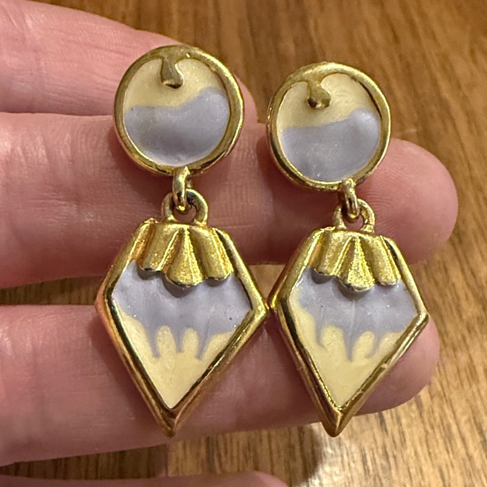 Vintage Elegant Gold and Cream Earrings